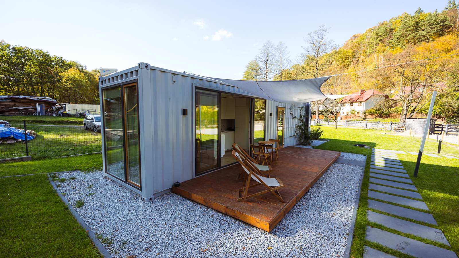 momo-luna-container-house-poland-kazimierz-dolny-1